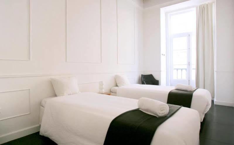 Travellers House - Hostel ลิสบอน ภายนอก รูปภาพ